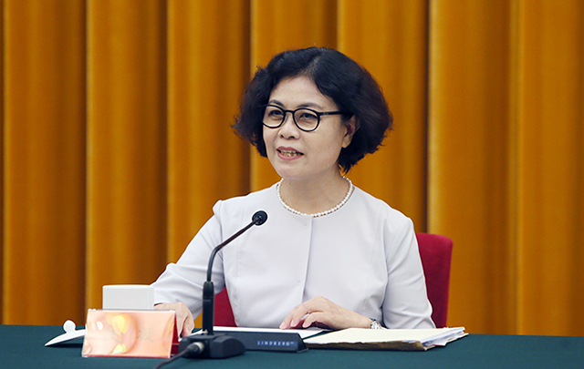 中國(guó)文聯(lián)主席、中國(guó)作協(xié)主席鐵凝主持座談會(huì)