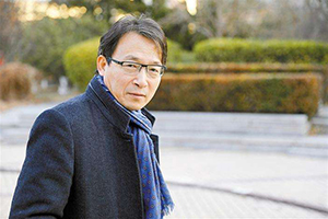 獲獎(jiǎng)作品：《應(yīng)物兄》作者：李洱         獲獎(jiǎng)感言　　文學(xué)傾向于描述那些珍貴的時(shí)刻：它濃縮著深沉的情感，包含著勇氣、責(zé)任和護(hù)佑，同時(shí)它也意味著某種險(xiǎn)峻風(fēng)光。作者和有經(jīng)驗(yàn)的讀者常常都會(huì)感動(dòng)于此。除了與讀者共享那樣的時(shí)刻，寫(xiě)作者還必須誠(chéng)懇地感謝命運(yùn)讓他與此相遇。第十屆茅獎(jiǎng)評(píng)委將如此重要的獎(jiǎng)項(xiàng)授予《應(yīng)物兄》，無(wú)疑讓我重新回到了那個(gè)珍貴的時(shí)刻，并讓我有機(jī)會(huì)在此感謝命運(yùn)的饋贈(zèng)。