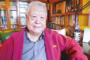 獲獎(jiǎng)作品：《牽風(fēng)記》作者：徐懷中         獲獎(jiǎng)感言　　這次評(píng)獎(jiǎng)才得知，茅盾文學(xué)獎(jiǎng)的字?jǐn)?shù)，下線定為13萬(wàn)。事有湊巧，我的這本《牽風(fēng)記》正好是13萬(wàn)字。也就是說(shuō)，如果我再刪去千二八百，就湊不夠法定字?jǐn)?shù)，只能退出參評(píng)了。簿簿一本小書(shū)，無(wú)可夸口。我們剛剛歡度了共和國(guó)七十周年大慶，如果與國(guó)家建設(shè)發(fā)展相聯(lián)系，與個(gè)人的文學(xué)寫(xiě)作歷程相聯(lián)系，也還真的可以引出許多話題，回眸之下，不勝感慨。