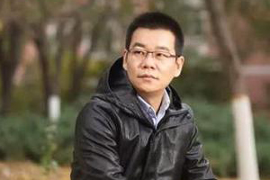 獲獎(jiǎng)作品：《北上》作者：徐則臣         獲獎(jiǎng)感言　　其實(shí)寫(xiě)作22年來(lái)，我一直在感謝這條河。感謝的方式就是一篇接一篇的寫(xiě)出與這條河相關(guān)的作品。22年里它都是我的小說(shuō)最忠貞、最可靠的背景。我在河邊生活過(guò)多年，這些被大河水氣籠罩的歲月，成了我寫(xiě)作最重要的資源。只要寫(xiě)到河流，只要筆墨生澀了、故事滯重了，我就會(huì)在想象里迅速回到這條河邊。然后一切水到渠成。即便是那些發(fā)生在北京城里的故事，只要穿行在高樓大廈間的那個(gè)人，一頭連著這條河，我就知道接下來(lái)該怎么辦。