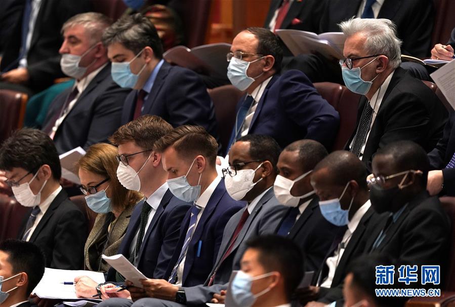 5月22日，第十三屆全國(guó)人民代表大會(huì)第三次會(huì)議在北京人民大會(huì)堂開(kāi)幕。外國(guó)駐華使節(jié)旁聽(tīng)大會(huì)。