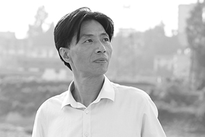 散文獎：《那條叫清江的河》作者：徐曉華(土家族)         獲獎感言　　這份殊榮不是我一個人的，而是我們警隊的榮光。這絕不是一句套話。我是一名有36年警齡的基層警察，在打擊違法犯罪、維護社會治安、服務人民群眾的過程中，與市民、村民們建立了深厚的情誼，也得到了他們的理解、支持和信任。這充分地體現(xiàn)于我的創(chuàng)作過程和作品中……