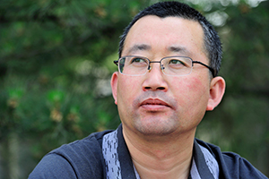 詩歌獎：《西北辭》作者：馬占祥(回族)         獲獎感言　　回顧30年來的詩歌創(chuàng)作，我始終對生存的土地和身邊人群抱有感恩之心：他們不但成就了我，也成全了我的詩歌。詩歌是我向他們致敬的惟一方式。我將繼續(xù)寫下去，用文字回報他們贈予我的溫暖和信心。由衷地要說的一句話是：在這個偉大的時代、偉大的國度寫作詩歌是我無上的榮耀……