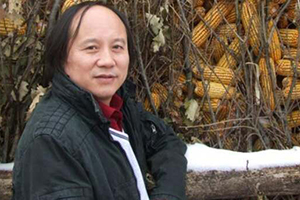 報告文學獎：《羅布泊新歌》作者：劉國強（滿族）         獲獎感言　　我對“下沉”這個詞匯充滿感情。下沉的力度和深度，決定回彈的高度。下沉進生活里，總會找到一眼旺泉。有人說，只要生活著，隨處都是生活。我不敢茍同，因為此“生活”和彼“生活”是不一樣的。我們生活的時代，趕上百年未有之大變局，原態(tài)生活往往比我們想象的還要刺激、精彩……