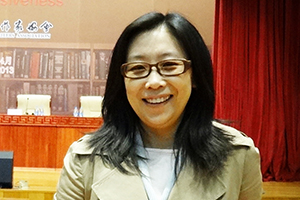 中短篇小說獎：《白熊》作者：蘇蘭朵（滿族）         獲獎感言　　寫小說有很多條路可以走，時至今日，我也不清楚自己是否走在那條對的路上。這里的“對”與是否通向成功無關，只與是否適合于我有關。那部帶著我的體溫與氣息、展現(xiàn)著只屬于我的審美和價值觀的小說，始終沒能出現(xiàn)。我像個挖著寶藏的盲人，不停地在尋找著入口，每一次挖掘都認真而用力……