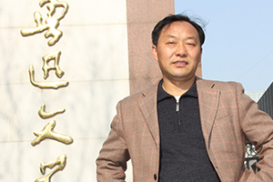 中短篇小說獎：《馬嘶》作者：呂翼（彝族）         獲獎感言　　我寫動物之痛，寫人物之苦，寫時代之變，寫民族之間的碰撞、糾結、交流與融合，寫世道人心的起落、輾轉與澀重，力圖表達一個底層負重者對世界的張望。其間既有個人的恩怨情仇，又有著更多的家國情懷。這世間甜比苦多，美比丑多，愛比痛多……