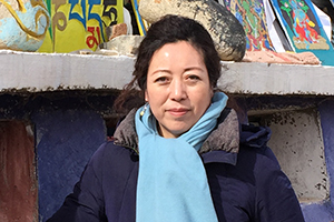 長篇小說獎：《神授·魔嶺記》作者：梅卓（藏族）         獲獎感言　　非常榮幸能夠獲得這個珍貴的獎項！對我來說，這是一個巨大的榮譽，是我從事文學創(chuàng)作30多年來的重要路標。首先要感謝評委會，是你們寬廣的胸懷包容了這部作品的不完美，你們善意的肯定給予了我前行的力量和勇氣，必然激勵我繼續(xù)堅守腳下豐饒的土地、葆有文學初心和理想熱忱，也必然鞭策我積極積累創(chuàng)作經(jīng)驗……