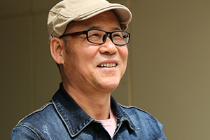 長篇小說獎：《青色蒙古》作者：海倫納（蒙古族）         獲獎感言　　長篇小說《青色蒙古》以科爾沁草原上潮爾沁（演奏馬頭琴說唱的民間藝人）世家三代人為主線，濃縮了清朝初期科爾沁蒙古人近百年的歷史和心靈世界，筆下的人物仿佛帶著那個時代的風塵一一躍然紙上，我也自然而然地走進了他們的生活，體驗著他們的情感，體會著生命的價值……