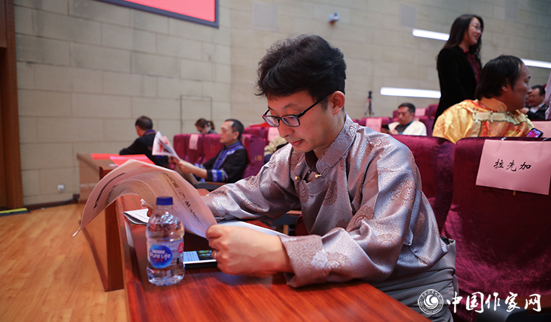 閱讀《文藝報》駿馬獎?？?/><em></em><p><i class=