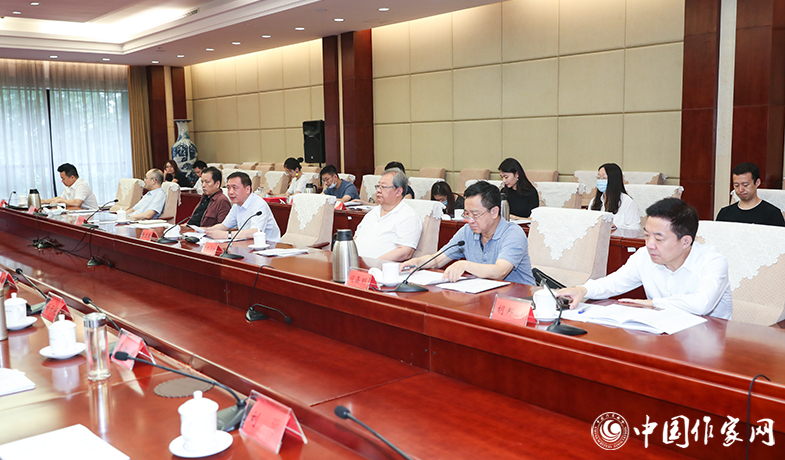 張宏森、吉狄馬加、李敬澤、閻晶明、吳義勤、胡邦勝、邱華棟等出席會議