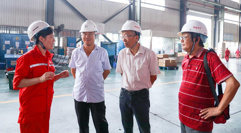 石化作協(xié)“紅色文藝輕騎兵”志愿者走進石化機械四機公司