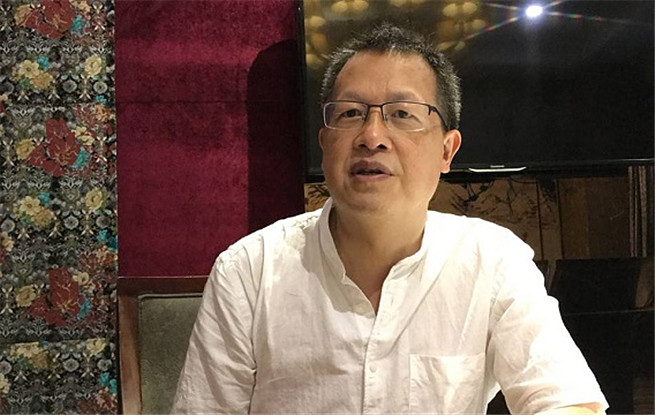 羅偉章《誰在敲門》：每個時代下的人們，骨髓里都敲打著古歌