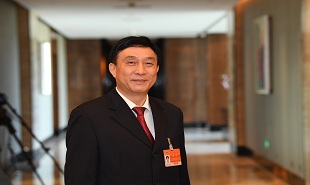 全國(guó)政協(xié)委員、江蘇省政協(xié)副主席、南京師范大學(xué)教授朱曉進(jìn)