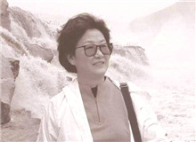 【凌　力】	吳秉杰丨《凌力：尋找歷史與現(xiàn)實有價值聯(lián)系的一面》；	劉詩宇丨《<少年天子>：皇權(quán)下的“精神病象”》。