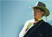 【阿　來】	張學(xué)昕丨《阿來的意義》；	梁　海丨《重讀<塵埃落定>：從“傻子”的形象說開去》。