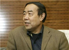 【賈平凹】	郭洪雷丨《古鏡未磨，照破天地——重讀<秦腔>》；	徐　剛丨《賈平凹鄉(xiāng)村敘事的寫作姿態(tài)》。