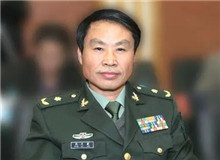 【周大新】	李丹夢丨《周大新小說的文化闡釋——由<湖光山色>說開去》；	李杰俊丨《作為“還鄉(xiāng)”的周大新小說》。