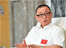 【劉醒龍】	蔡家園丨《關(guān)于劉醒龍的四個思考片段》；	桫　欏丨《<天行者>：塑造鄉(xiāng)村知識分子的精神群像》。