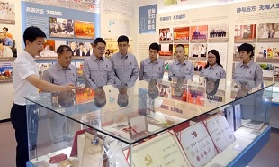 中國(guó)作協(xié)主題實(shí)踐活動(dòng)走進(jìn)中石化洛陽(yáng)工程公司