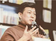 祝勇：透明的密室　　“密室逃生”是歷史懸疑小說(shuō)的經(jīng)典套路，《千里江山圖》卻把它花樣翻新，玩出了新境界。[詳細(xì)]