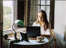 匪我思存：網(wǎng)絡(luò)寫作如何具有影視IP潛質(zhì)？近幾年來(lái)，網(wǎng)絡(luò)文學(xué)IP改編不乏現(xiàn)象級(jí)熱播劇，怎樣才能寫出一部適合改編成影視劇的網(wǎng)絡(luò)小說(shuō)？[詳細(xì)]