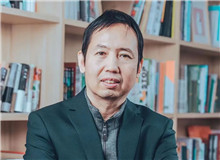 十月文藝出版社：要緊的是回到文學本身　　喬葉的《寶水》和張楚的《云落圖》，重燃了韓敬群對70后作家的創(chuàng)作信心。[詳細]