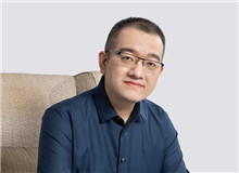 遠(yuǎn)瞳：網(wǎng)絡(luò)是浮躁的，但網(wǎng)絡(luò)文學(xué)不是能夠成功走下來(lái)的作者，也在從浮躁轉(zhuǎn)向沉穩(wěn)，“穩(wěn)”是讓我們能在這條路上長(zhǎng)遠(yuǎn)走下去的基礎(chǔ)……[詳細(xì)]