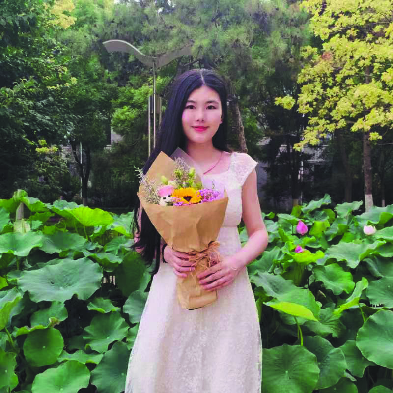 湯介生，原名張明慧，北大中文系博士，科幻懸疑小說作家。代表作《控夢東京》《唐詩生死局》，作品曾入圍央視年度中國好書，獲得首屆燧石文學獎，第十五屆、第十六屆新概念作文大賽全國一等獎。