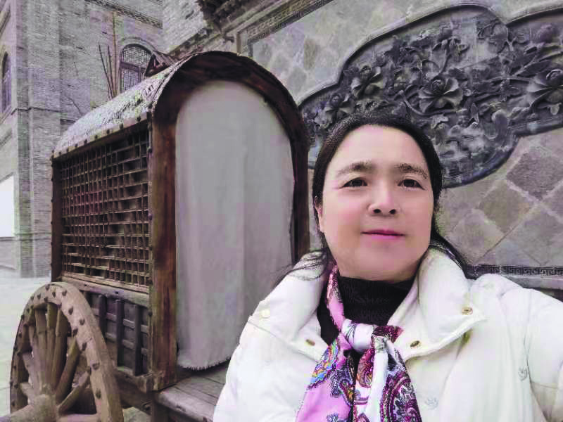 徐彥利，科幻作家，自1998年起發(fā)表作品，已發(fā)表近500篇科幻小說(shuō)及研究論文等，出版《奇幻森林逃生記》《心靈探測(cè)師》《先鋒敘事新探》《中國(guó)科幻史話》《中國(guó)當(dāng)代小說(shuō)主潮》《中國(guó)當(dāng)代小說(shuō)流變史》等著作。曾獲華語(yǔ)科幻星云獎(jiǎng)、少兒科幻星云獎(jiǎng)及世界華人科普獎(jiǎng)等獎(jiǎng)項(xiàng)。