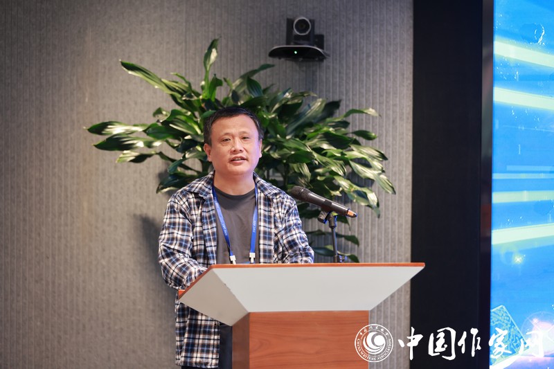 浙江省網(wǎng)絡(luò)作家協(xié)會(huì)副主席燕壘生