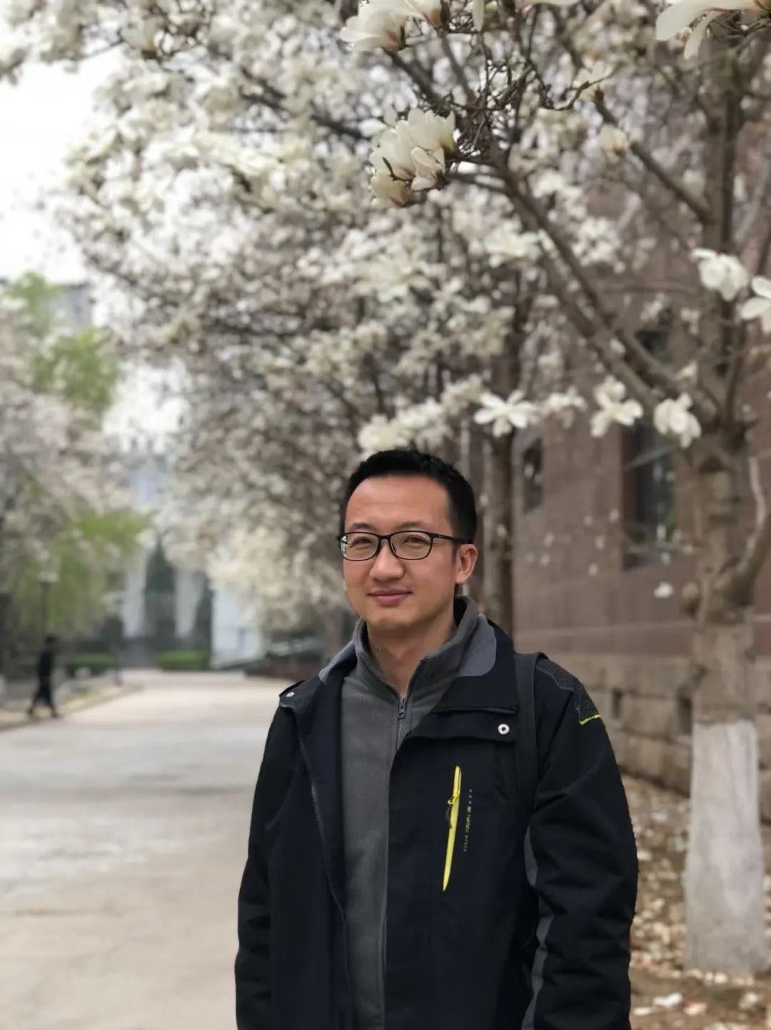 李一默，山西右玉人，寫小說，發(fā)表若干。