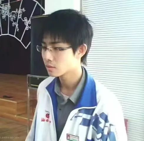 覃皓珺，長在天津的廣西陜西湖南湖北混血，涉獵文化評論、影視劇本、小說寫作等。