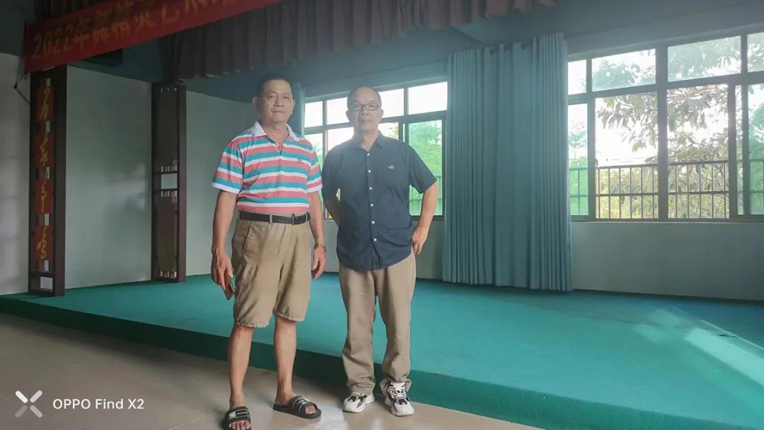 海南作家葉海聲采訪瓊海市塔洋鎮(zhèn)瓊劇協(xié)會(huì)會(huì)長李秀春