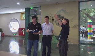 江蘇作家曹峰峻走進南京“世界文學(xué)客廳”