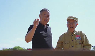 新疆生產(chǎn)建設(shè)兵團作家鮮章平走進可克達拉市