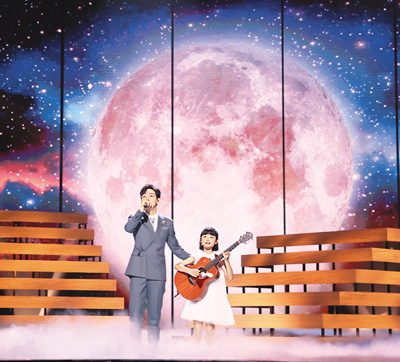 　胡夏（左）、周昭妍演繹《靜夜思》  　　出品方供圖