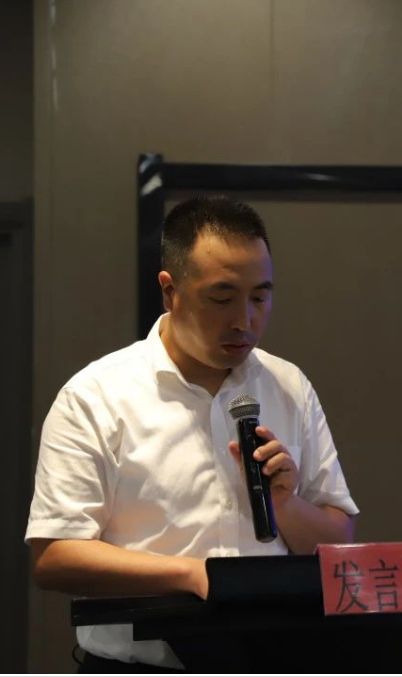 呼倫貝爾市翻譯家協(xié)會副主席、秘書長陳巴爾虎旗文聯(lián)副主席慶和