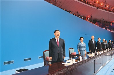 7月28日晚，第三十一屆世界大學(xué)生夏季運(yùn)動(dòng)會(huì)在四川省成都市隆重開幕。習(xí)近平、蔡奇、丁薛祥等黨和國(guó)家領(lǐng)導(dǎo)人出席開幕式。   新華社記者 謝環(huán)馳攝