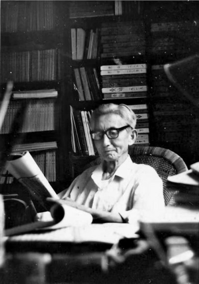 學(xué)人小傳  劉敦愿（1918—1997），湖北漢陽人。1944年畢業(yè)于國立藝術(shù)?？茖W(xué)校西畫科。1947年應(yīng)聘于山東大學(xué)，先后在中文系、歷史系執(zhí)教。早年致力于山東地區(qū)田野考古調(diào)查，晚年專注于美術(shù)考古研究，針對史前陶器藝術(shù)、商周青銅藝術(shù)、東周與漢代繪畫藝術(shù)等問題撰寫了一系列論文。著有《劉敦愿文集》。