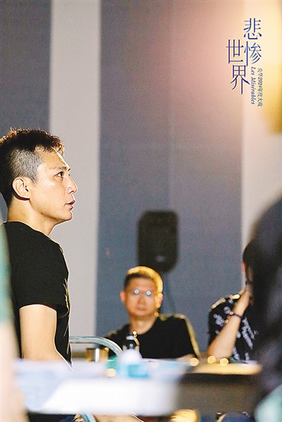 　演員劉燁在劇場(chǎng)彩排。