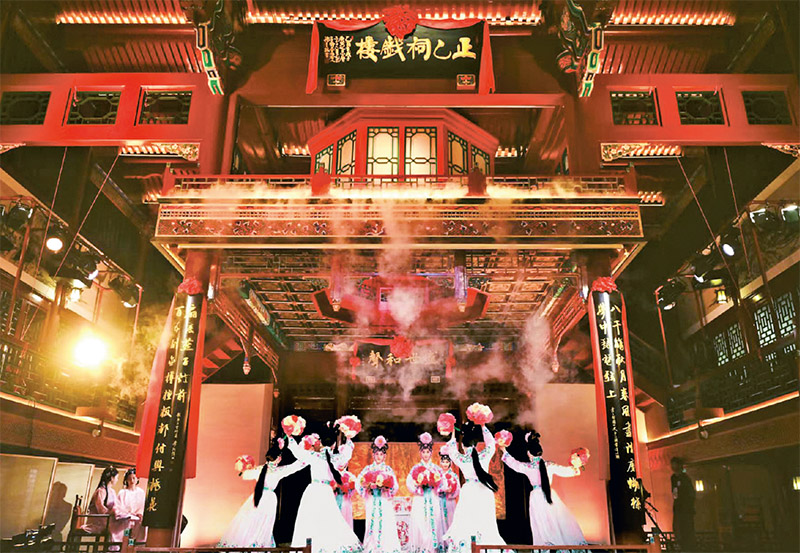 正乙祠戲樓里，昆曲《牡丹亭》經(jīng)典名段正在上演。 正乙祠戲樓供圖