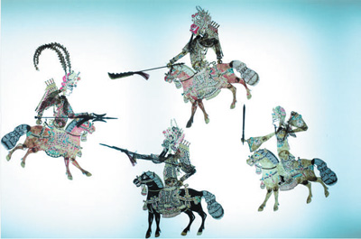 　望奎皮影劇團(tuán)藝人親手制作的皮影。