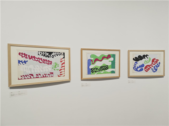 書中每一幅圖版都有著大膽的配色，充滿生命力與韻律感，馬蒂斯將其稱之為“色彩與節(jié)奏的即興，它們來自于馬戲團、民間故事以及我旅行記憶的結(jié)晶?！逼渲杏腥稘暫吩佻F(xiàn)了塔希提之旅的美好記憶。這本書取名為“爵士”，是藝術(shù)家希望用爵士樂充滿即興和自由的實驗精神來呼應(yīng)自己的創(chuàng)作理念。