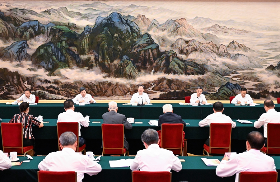 9月9日，全國優(yōu)秀教師代表座談會(huì)在北京召開。中共中央政治局常委、國務(wù)院副總理丁薛祥出席會(huì)議，傳達(dá)習(xí)近平致信和李強(qiáng)批示并講話。新華社記者 申宏 攝