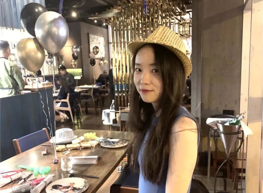 大頭馬 2020年加入中國作家協(xié)會(huì)。大頭馬在8歲左右就已經(jīng)開始寫作，在采訪中大頭馬提到自己是中國互聯(lián)網(wǎng)最早的一代網(wǎng)民，不僅在網(wǎng)上發(fā)帖寫東西，還會(huì)把生活中的經(jīng)歷寫成文章，發(fā)表在報(bào)刊上?！皩懽骱桶l(fā)表對(duì)我來說就像吃飯喝水那樣自然，沒有什么特別的轉(zhuǎn)折點(diǎn)?！? /></p>
<p style=