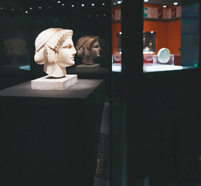 這次展覽共展出127件/套文物。 ?。ㄖ袊?guó)文物交流中心供圖)