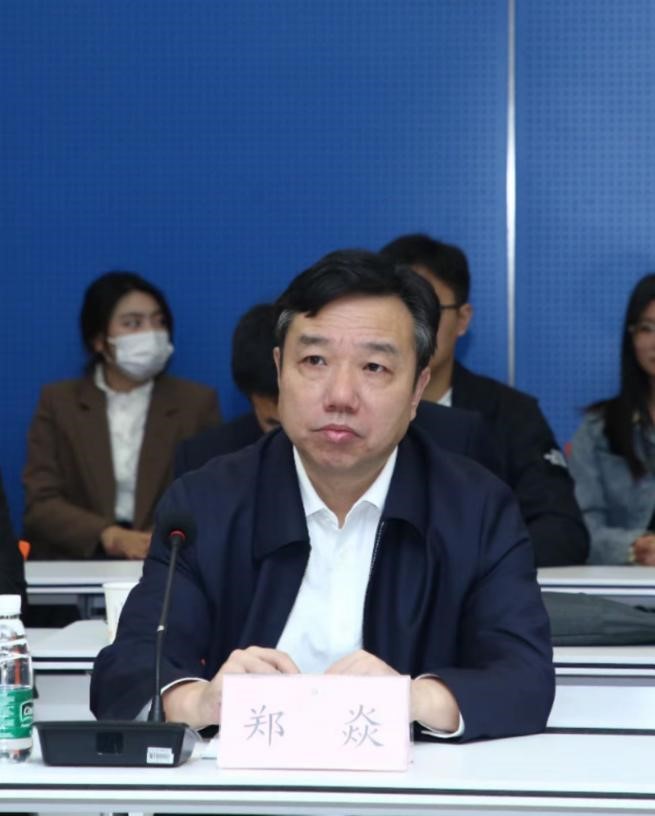 江蘇省作協(xié)黨組書(shū)記鄭焱在論壇上致辭