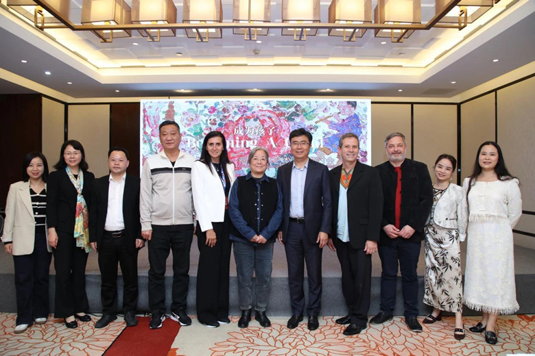 嘉賓合影留念（蔡皋，居中）