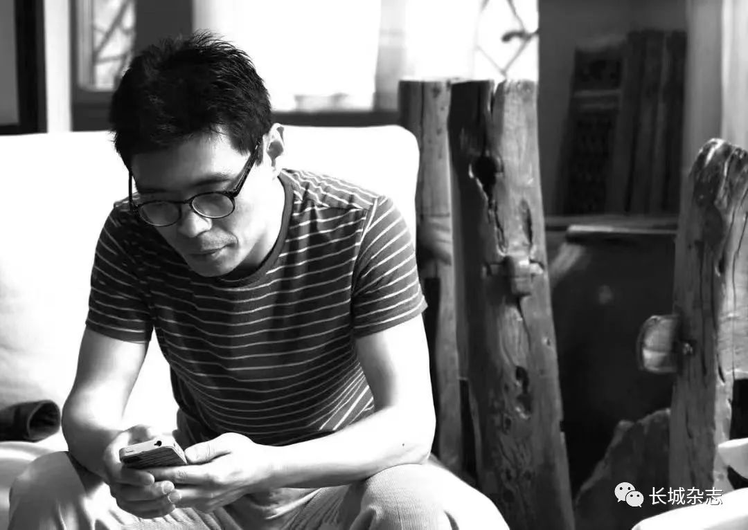 蔣一談，小說家、詩人、童話作家。出版短篇小說集《魯迅的胡子》《赫本啊赫本》《棲》《透明》《廬山隱士》《中國故事》等，以及詩集、兒童文學(xué)作品、科幻作品等。2023年出版科幻小說集《小丑歲月》。曾獲得人民文學(xué)獎、蒲松齡短篇小說獎、百花文學(xué)短篇小說獎、林斤瀾短篇小說獎、《上海文學(xué)》短篇小說獎、《小說選刊》短篇小說獎、“南方閱讀盛典”最受讀者關(guān)注作家獎、首屆《小說選刊》最受讀者歡迎小說獎、卡丘·沃倫詩歌獎等。