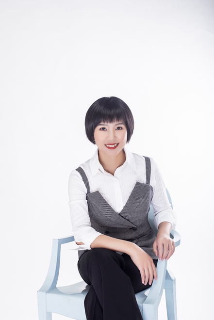 中國作協(xié)會員，云南省作協(xié)網(wǎng)絡(luò)作家分會主席意千重